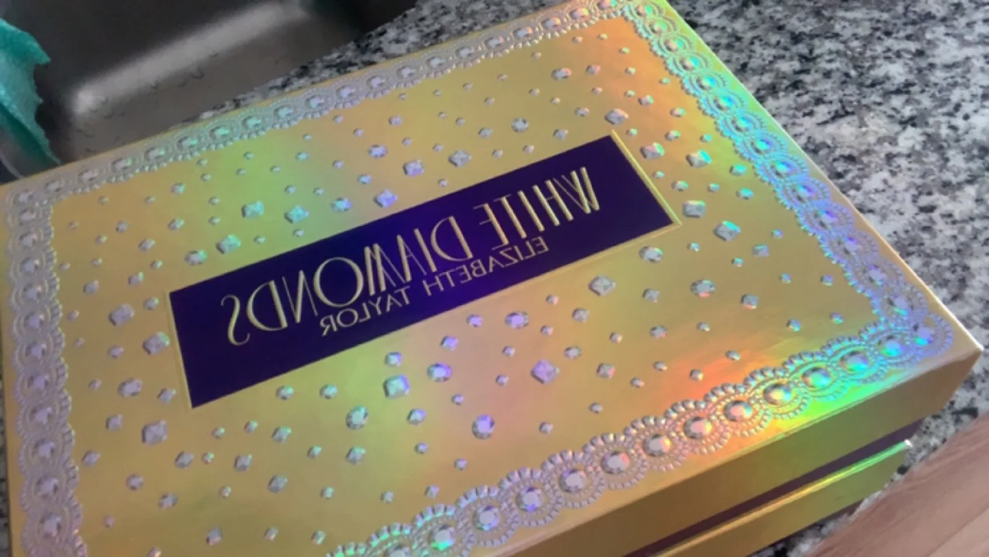Elizabeth Taylor White Diamonds Gift Set thumbnail