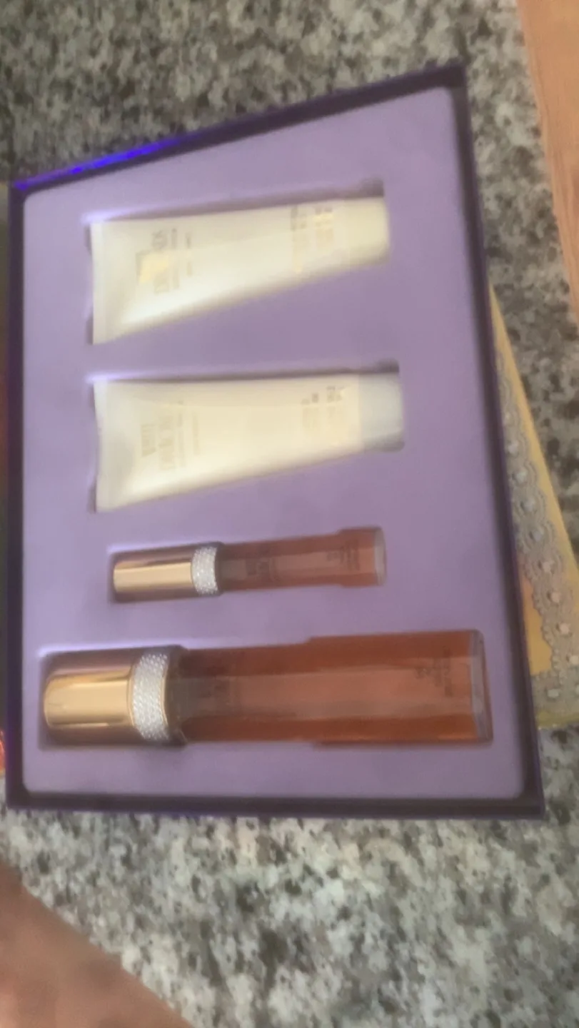 Elizabeth Taylor White Diamonds Gift Set image indicator(3)