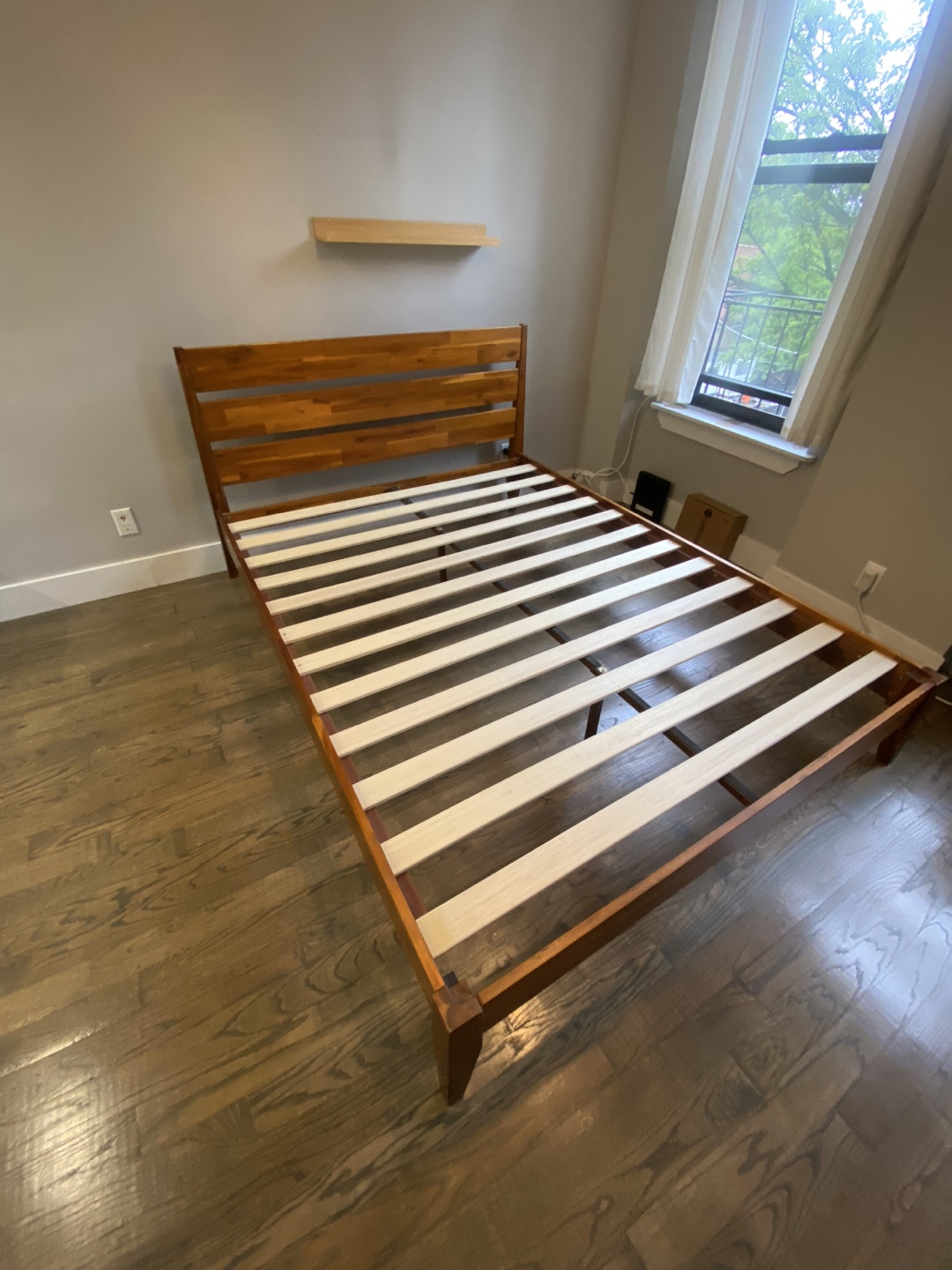 Queen Size Wooden Bed Frame - Pick up today! 05/31 - photo 5