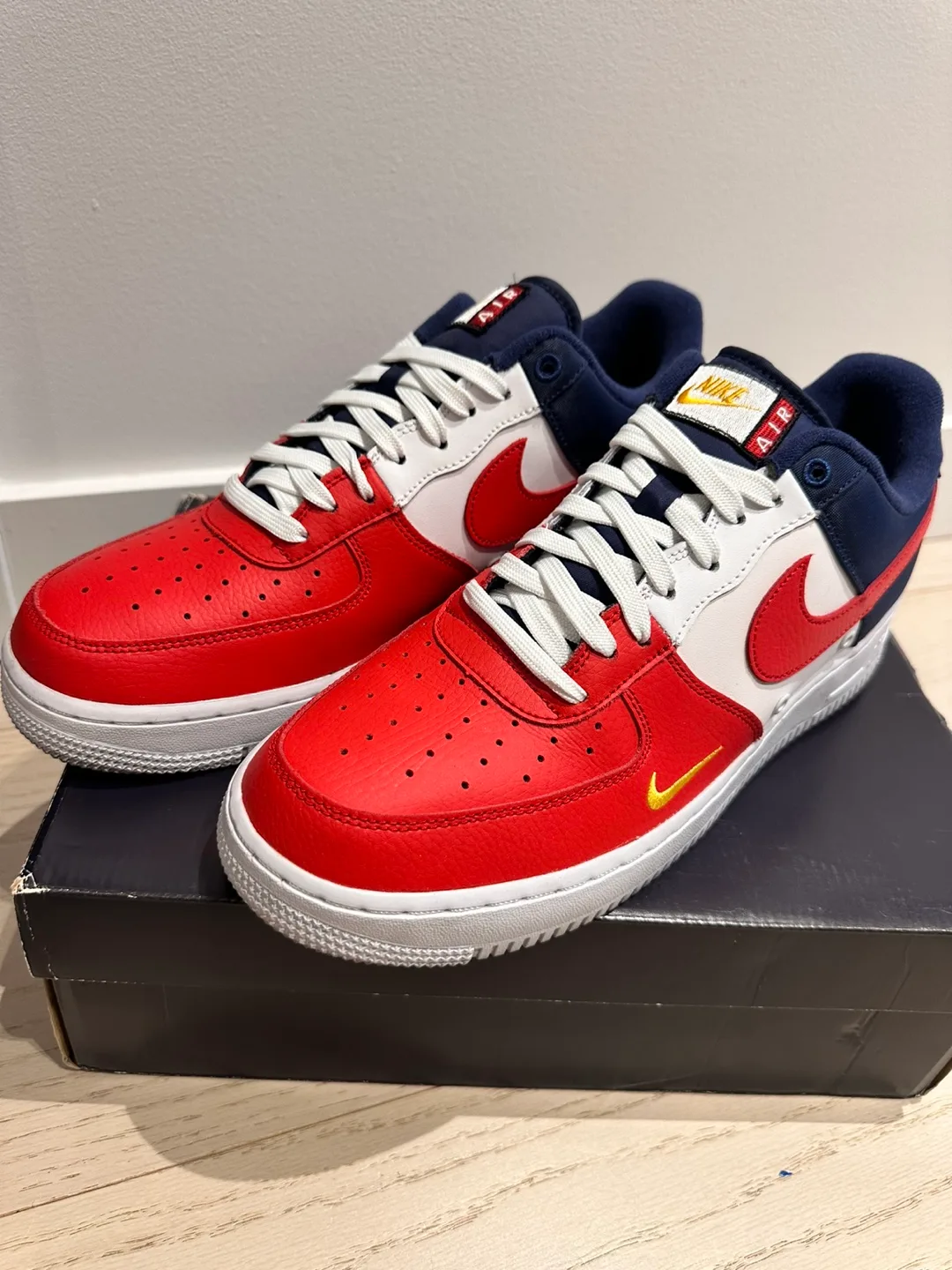 Nike Air Force 1 thumbnail