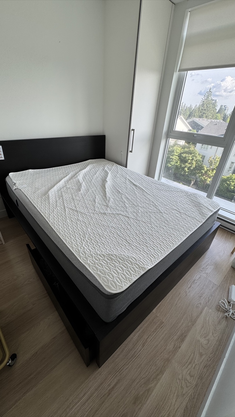 Queen-size bed memory frame with mattress - photo 3