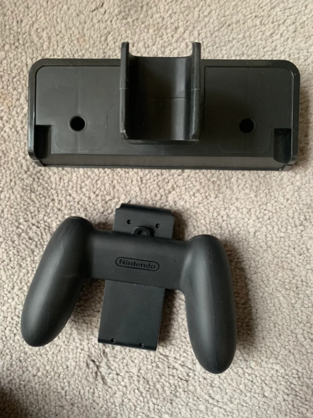 Nintendo Switch Joy-Con Grip and Charging Stand image indicator(2)