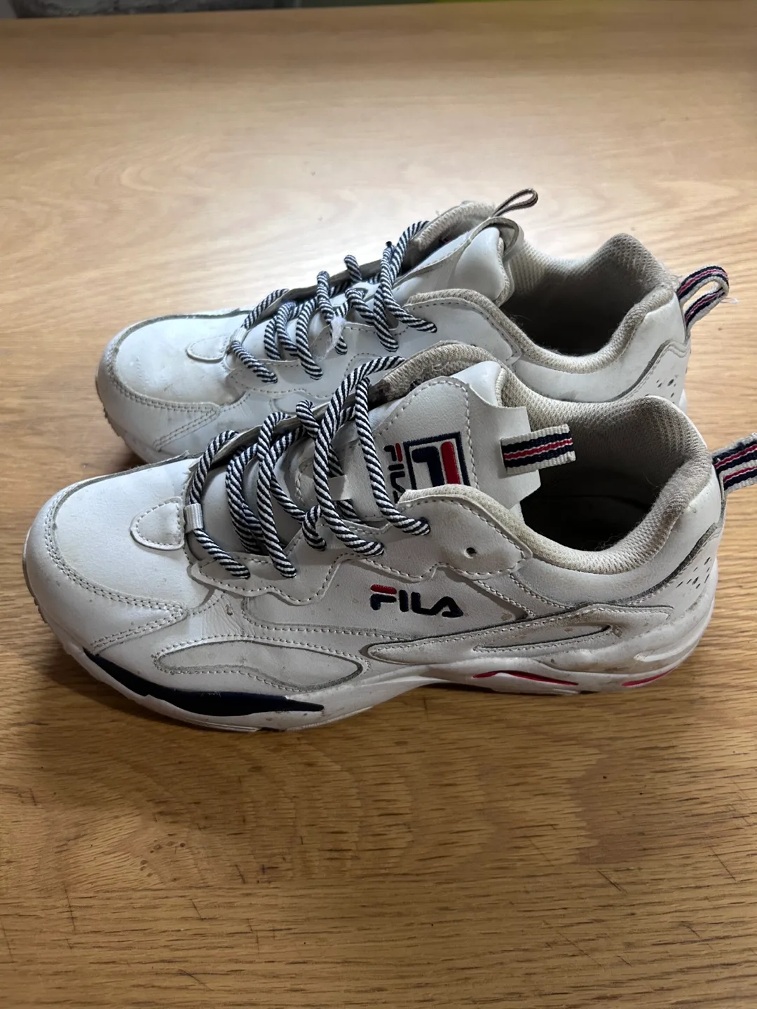 Fila Shoes Womens 9 image indicator(3)