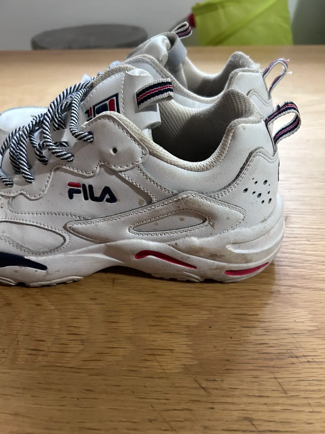 Fila Shoes Womens 9 image indicator(2)