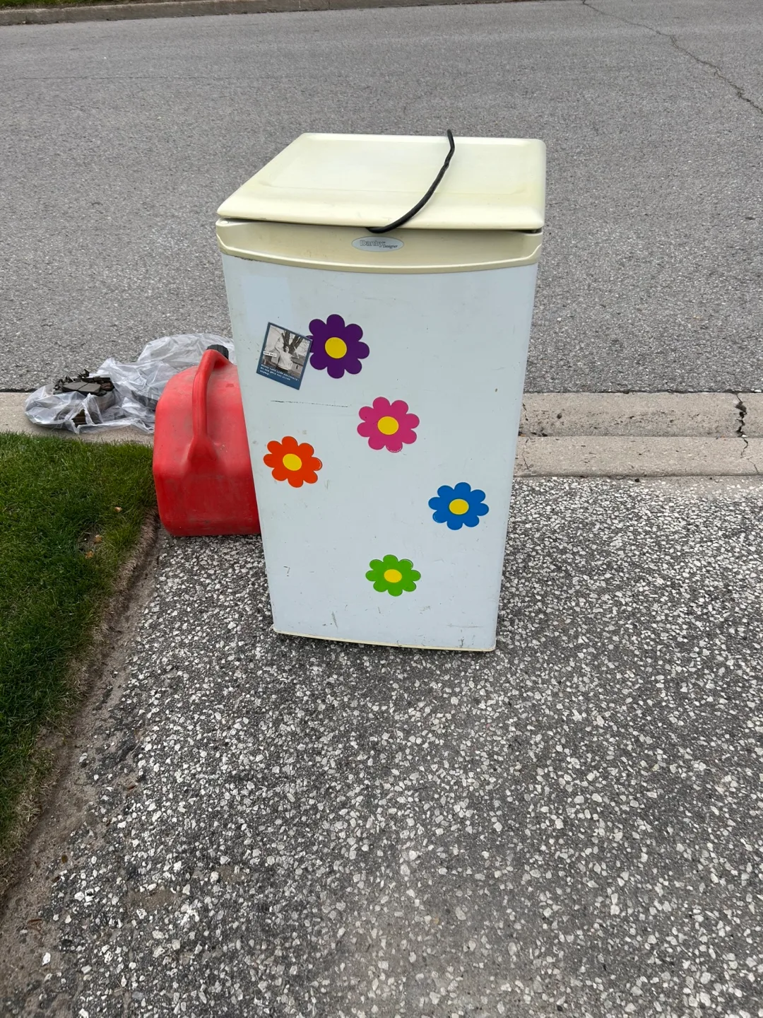 Mini fridge works #freecycle thumbnail