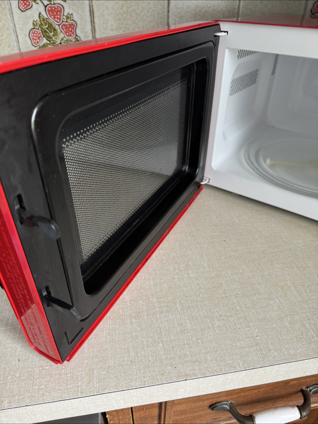 Daewoo Retro Red Microwave - The Classic - photo 3