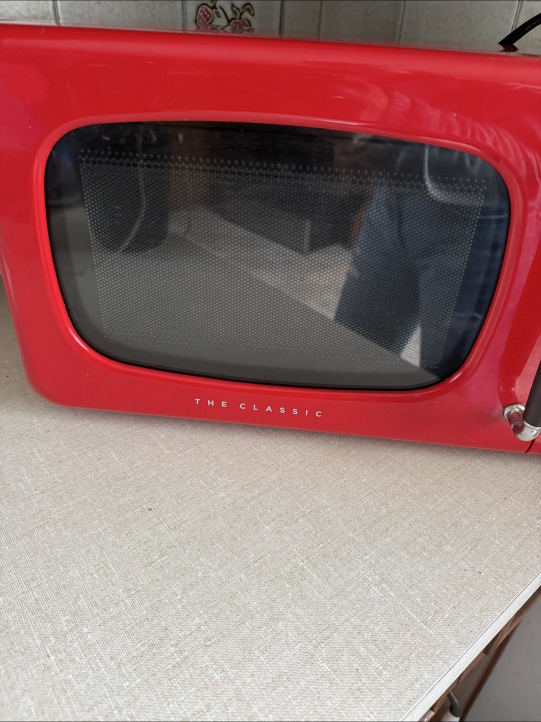 Daewoo Retro Red Microwave - The Classic