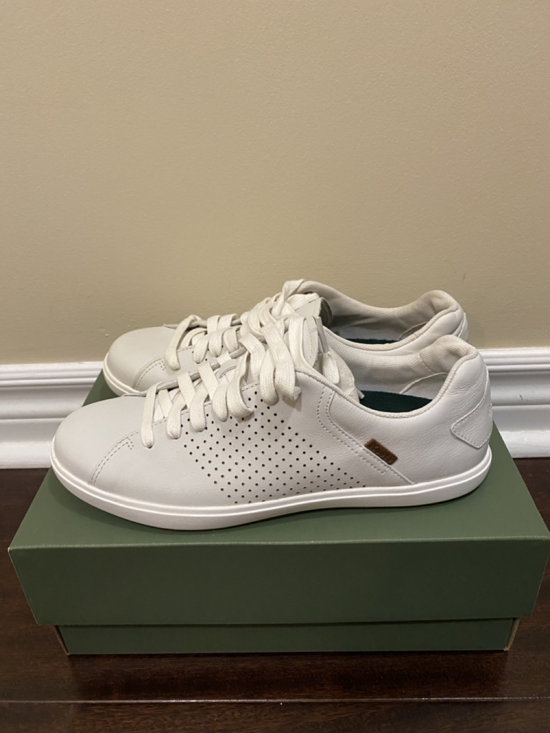 Women’s Roots Leather Sneakers - Off White
