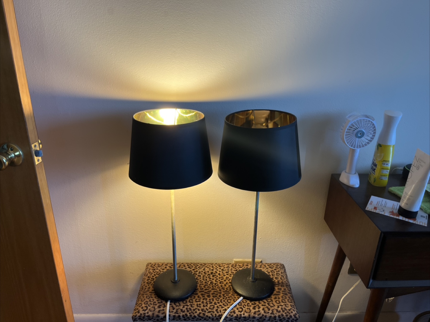 Pair of Black and Gold Table Lamps - photo 2