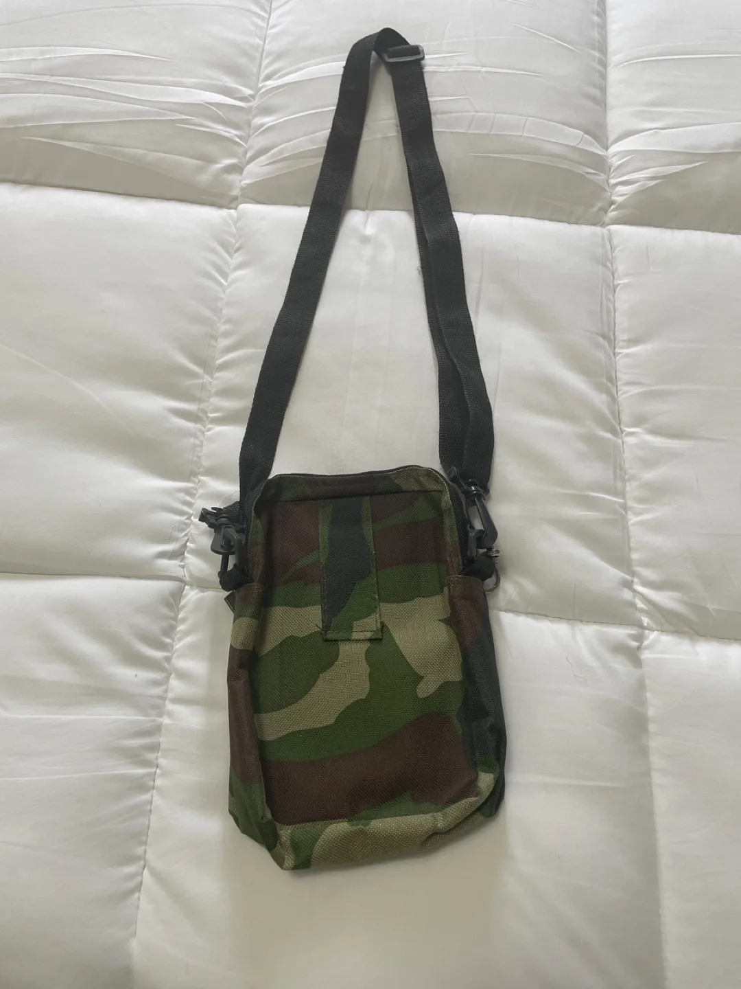 Camouflage Crossbody  Bag image indicator(2)