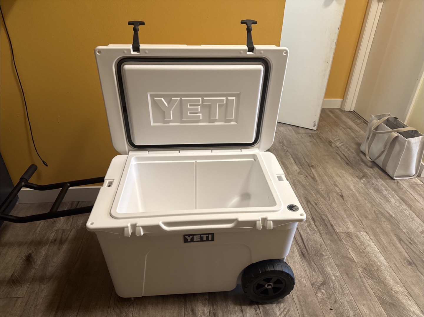 YETI Roadie 24 Wheeled Hard Cooler - photo 2