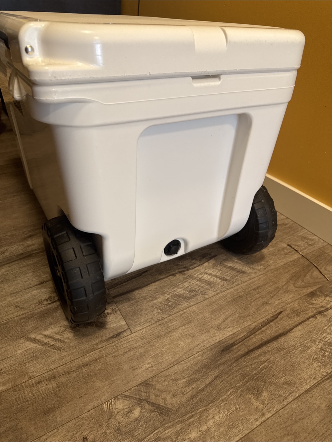 YETI Roadie 24 Wheeled Hard Cooler - photo 3