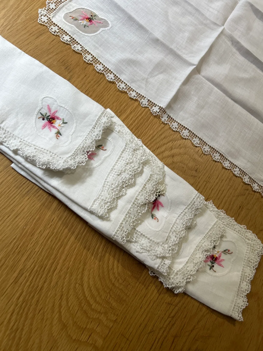 Flower Table Cloths Small image indicator(2)