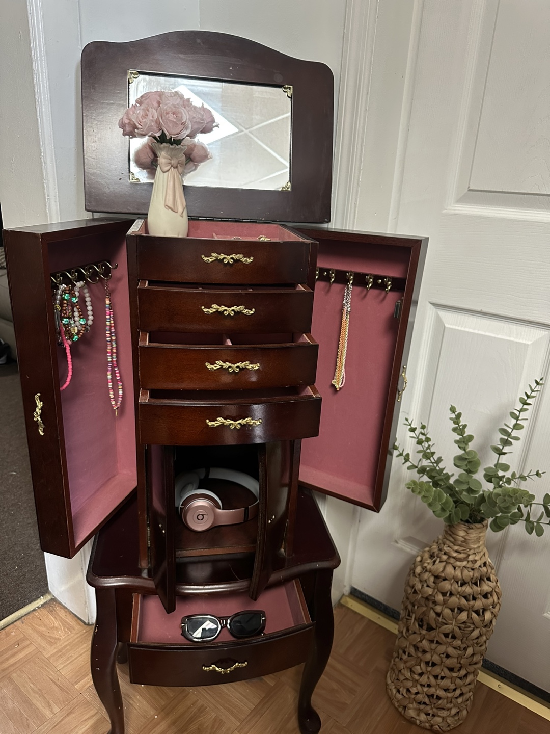 Vintage jewelry cabinet with mirror! - photo 5