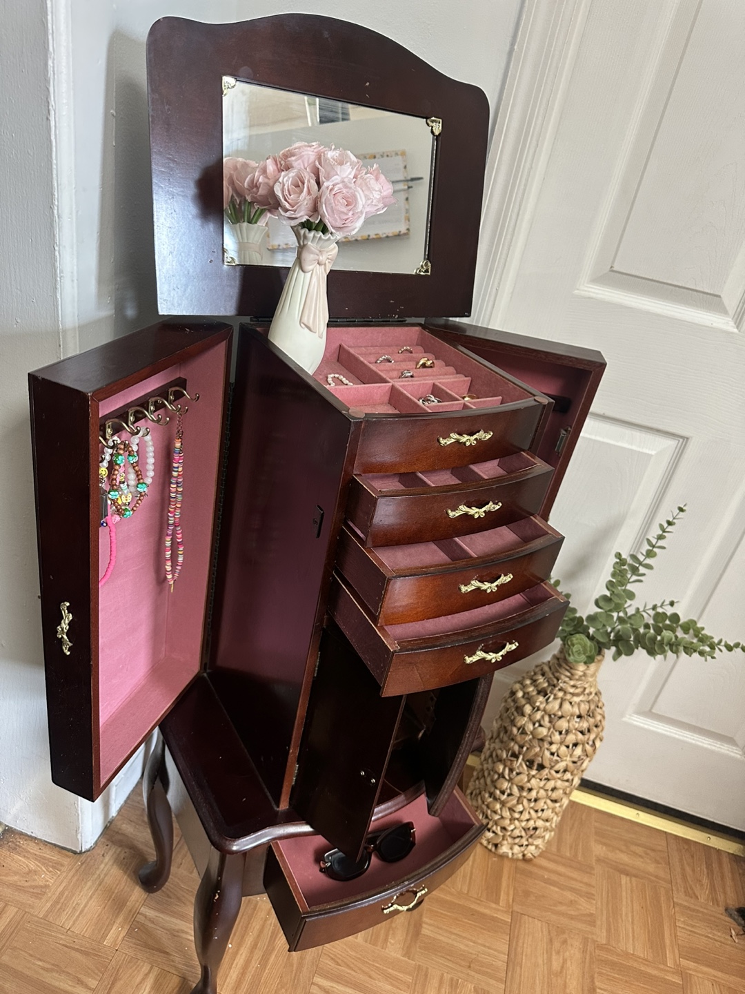 Vintage jewelry cabinet with mirror! - photo 2