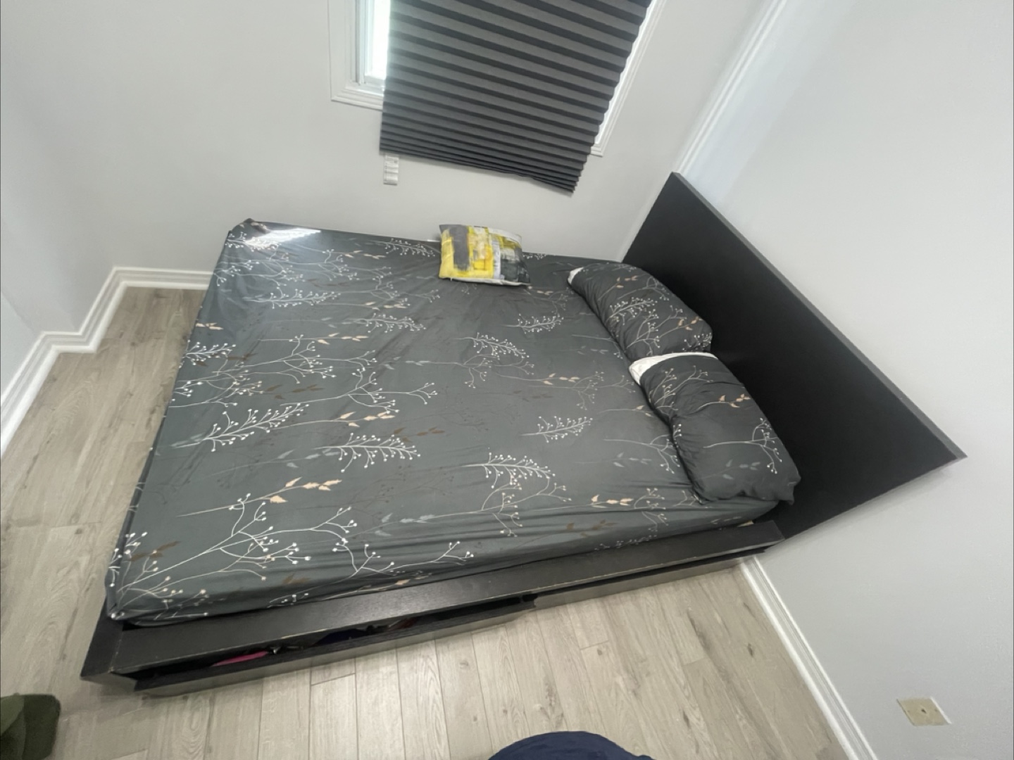 Queen Size Platform Bed Frame with Storage - photo 2