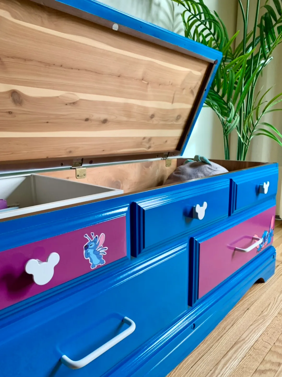 Custom-painted Stitch Toy Chest image indicator(2)