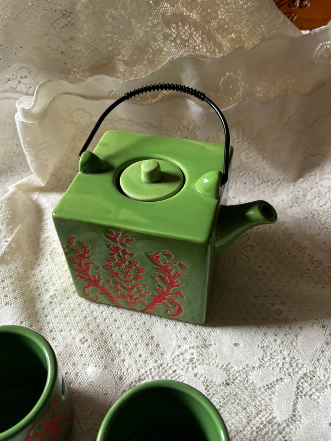 Green and Red Tea Set image indicator(2)