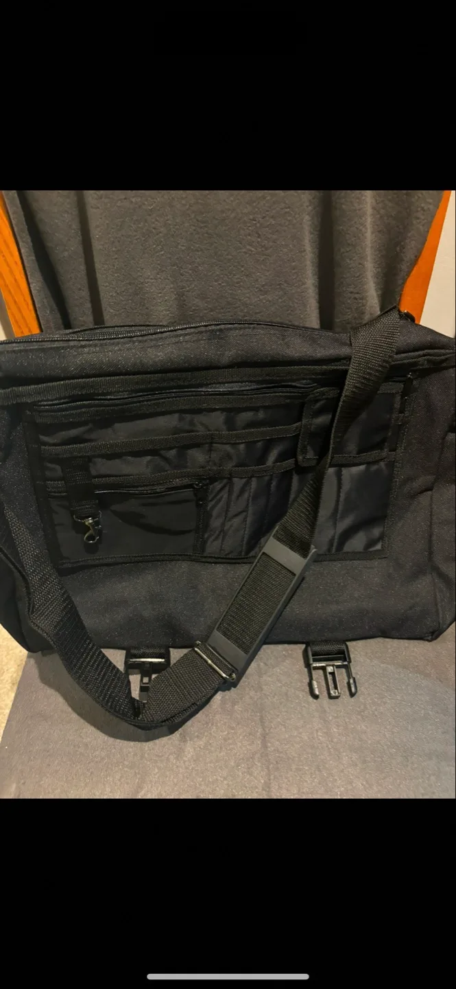 Black messenger bag image indicator(6)