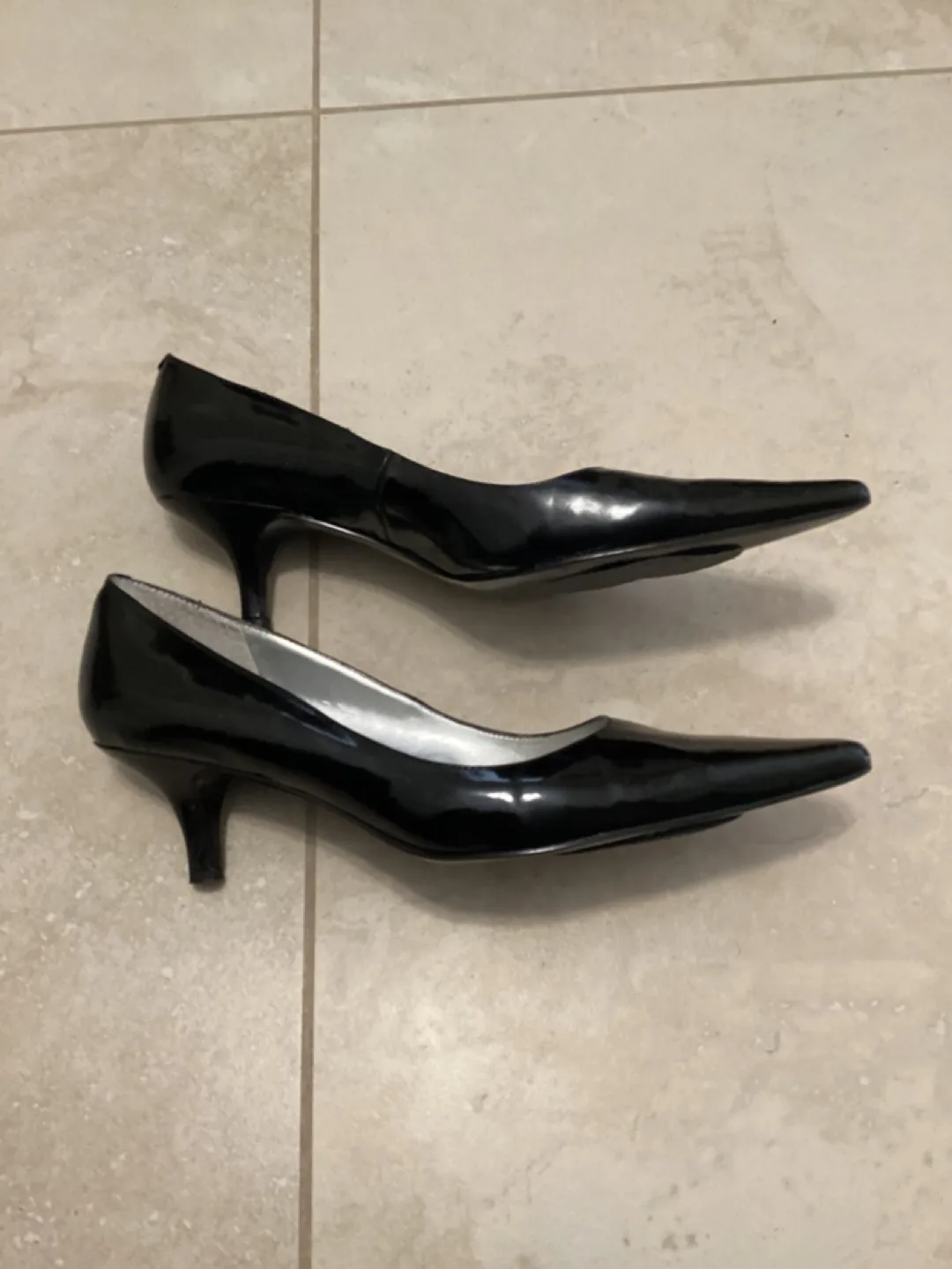 NINE WEST BLACK PATENT PUMPS image indicator(2)