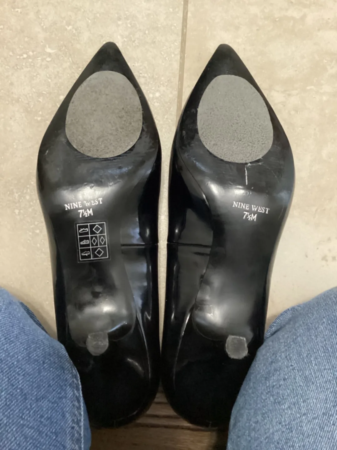 NINE WEST BLACK PATENT PUMPS image indicator(4)