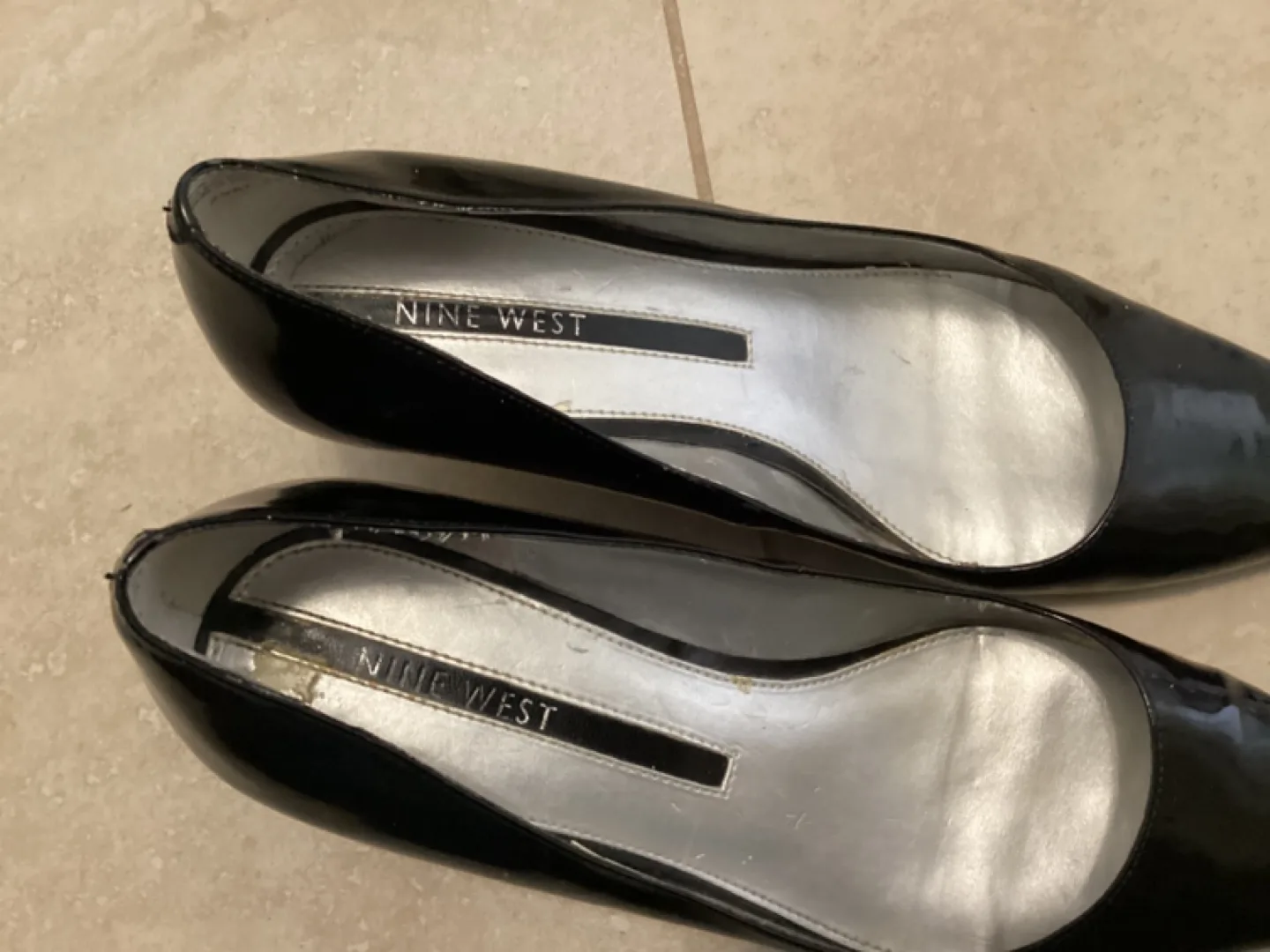 NINE WEST BLACK PATENT PUMPS image indicator(5)