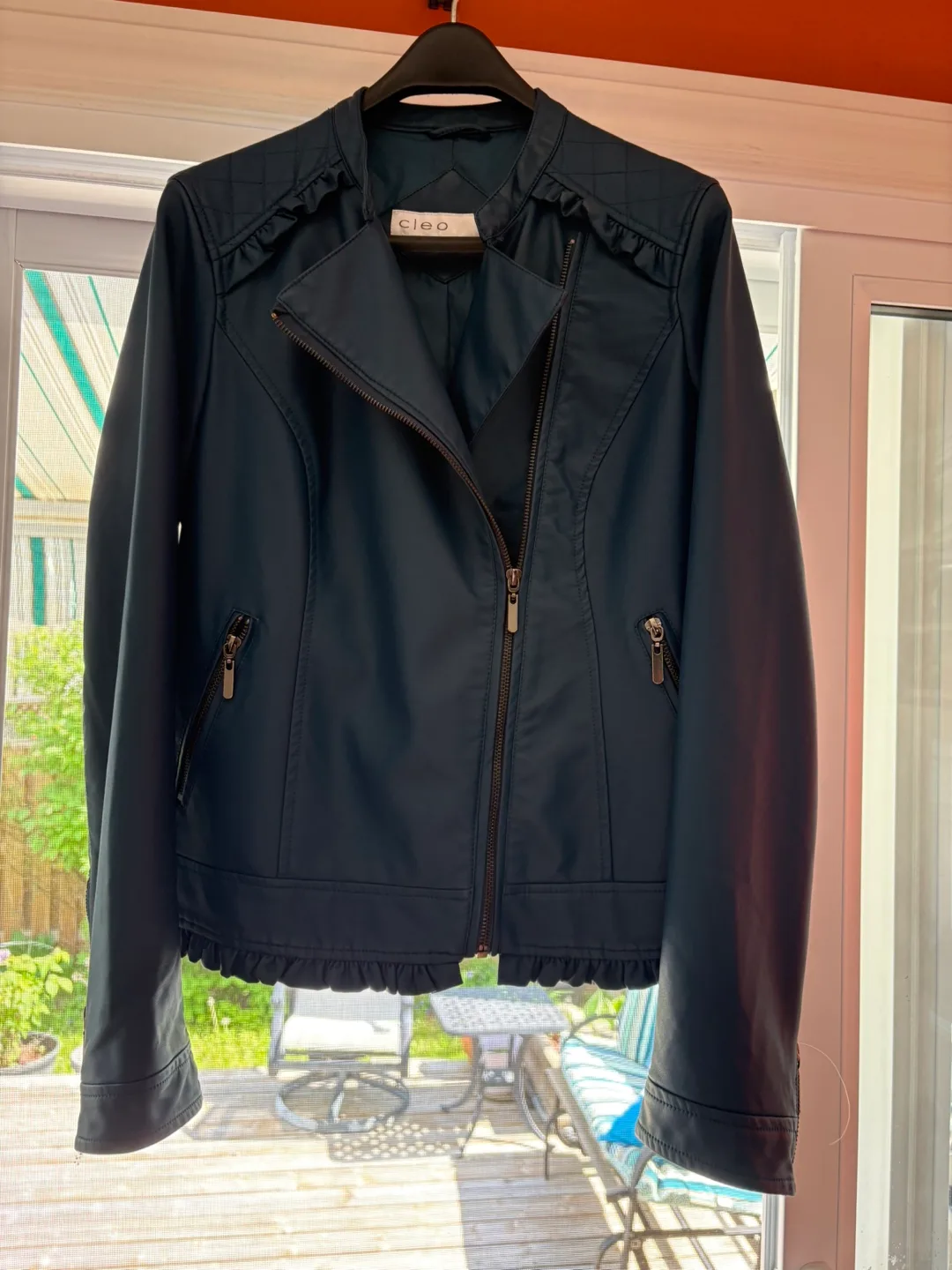 🥕 Women’s faux leather jacket image indicator(2)
