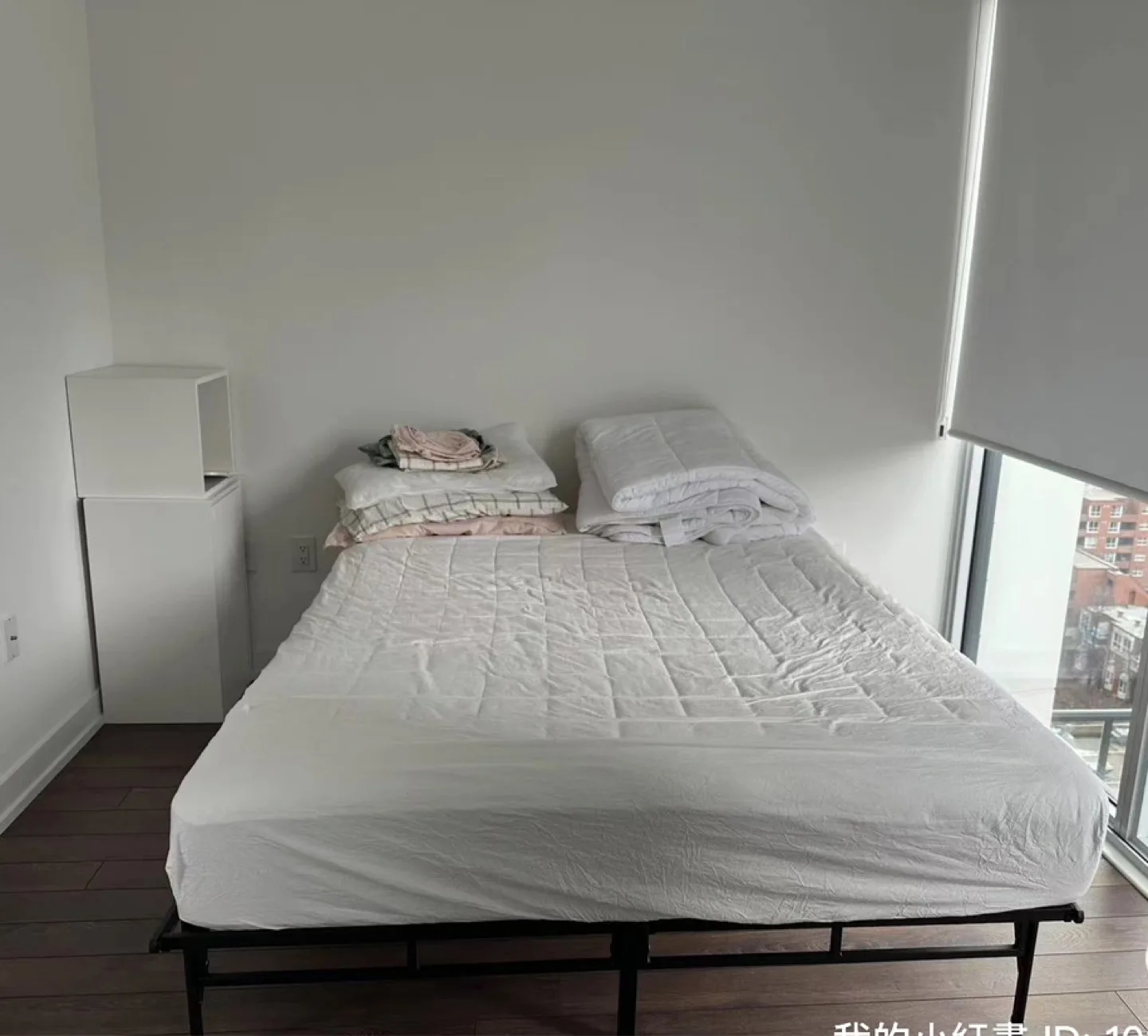 Moving Sale – Queen Bed Set (Mattress + Frame) thumbnail