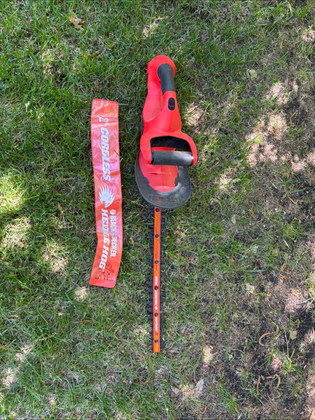 Black+Decker 22-inch Cordless Hedge Hog Hedge Trimmer image indicator(2)