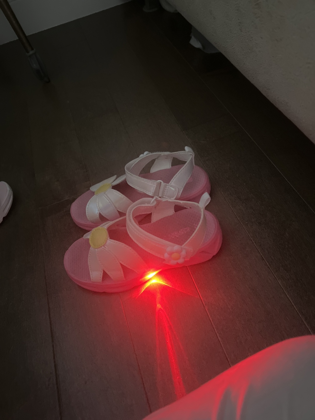 Kids' Pink and White Flower Sandals, Size 11 - photo 2