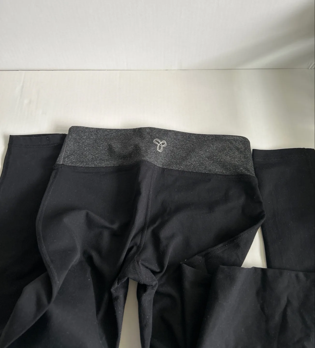 TNA - Black & Grey Leggings image indicator(5)