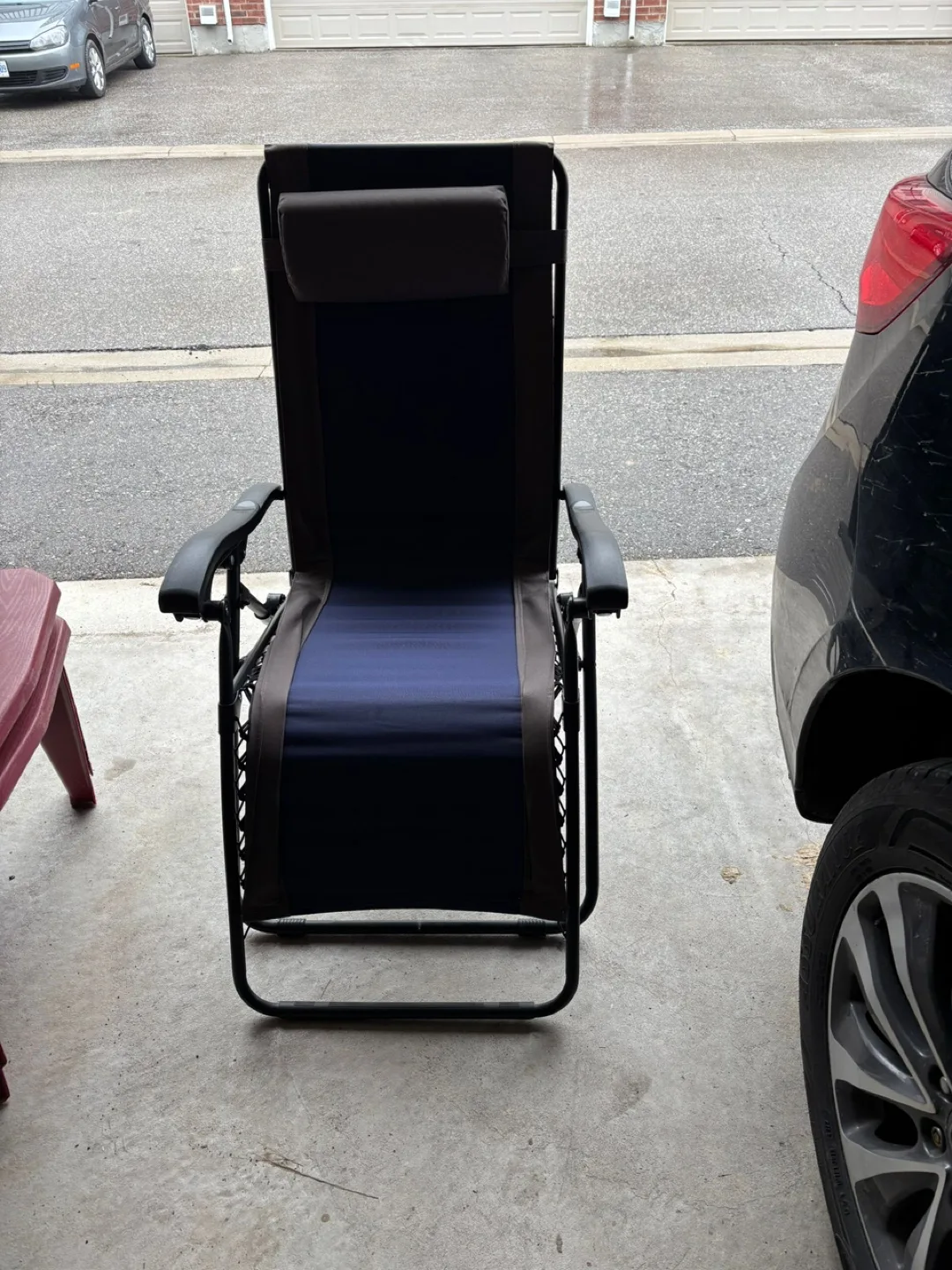 Relaxing Reclining Outdoor Chair thumbnail