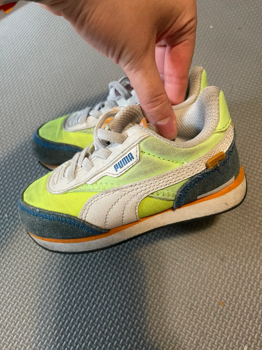 Children’s Puma Sneakers Size 8C image indicator(3)