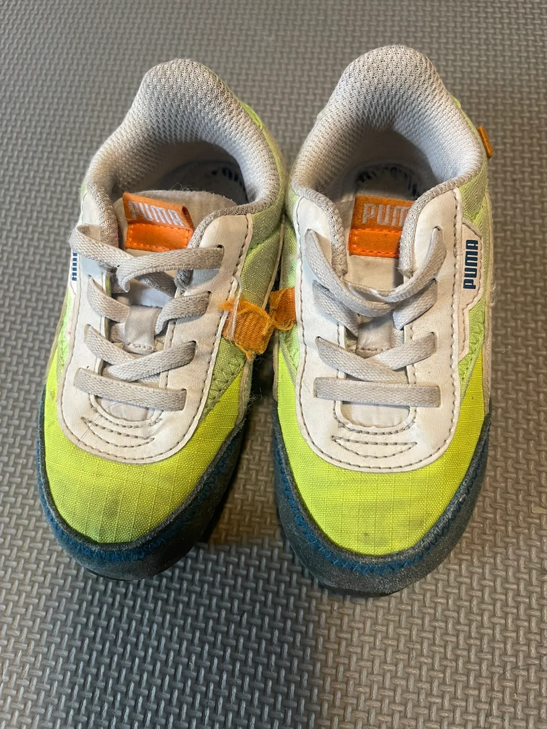 Children’s Puma Sneakers Size 8C image indicator(2)