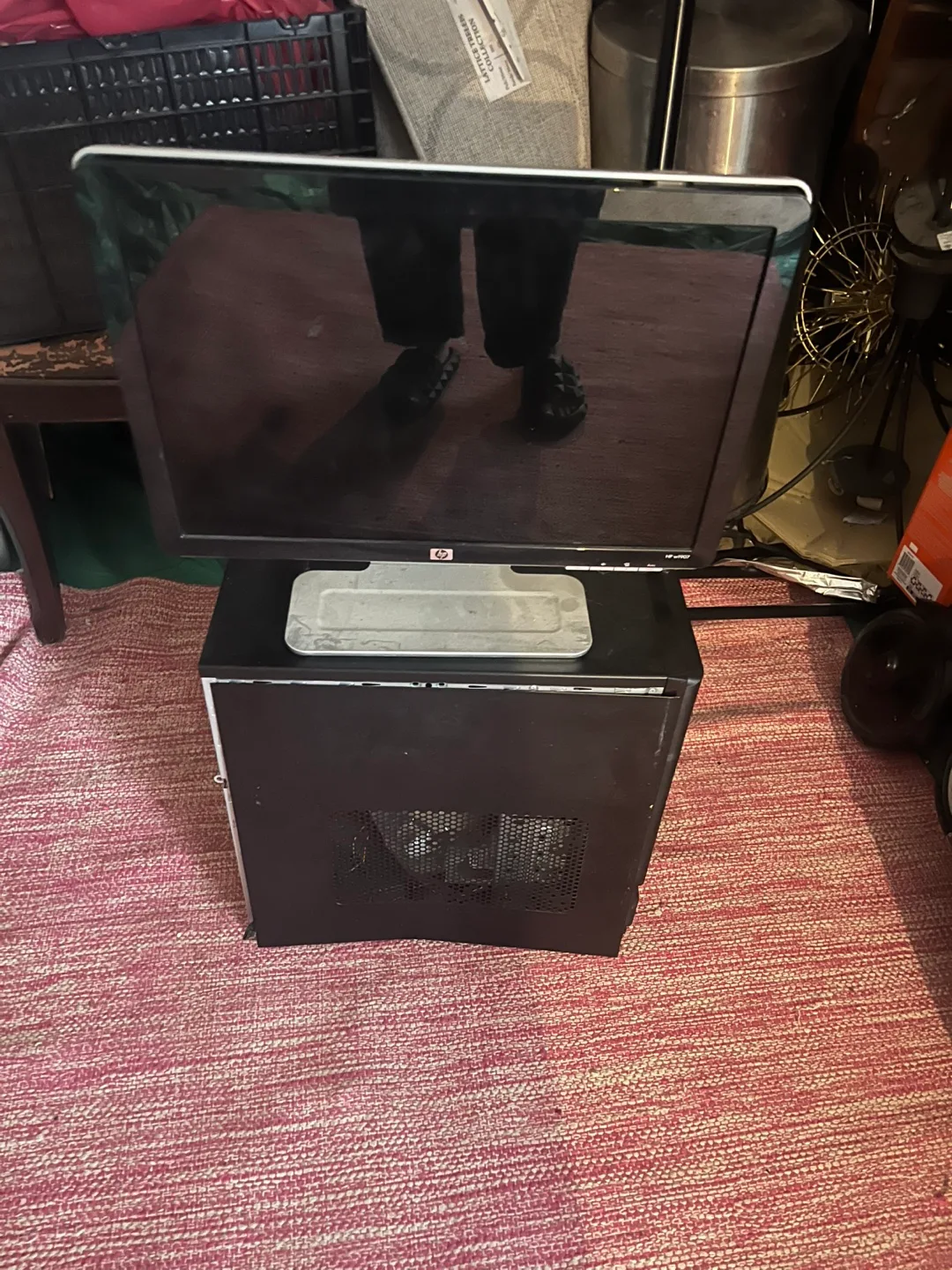 Desktop Computer Tower and Monitor image indicator(2)