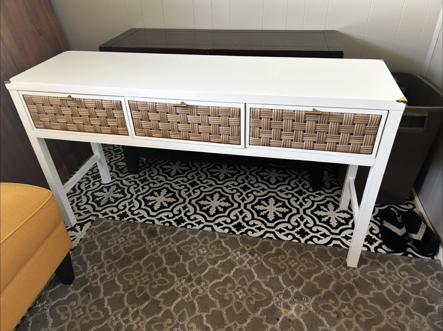 Entryway/Console Table/TV Stand