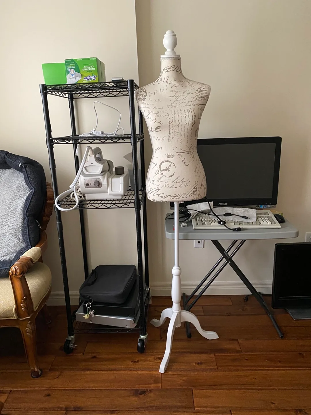 Mannequin: Female image indicator(3)