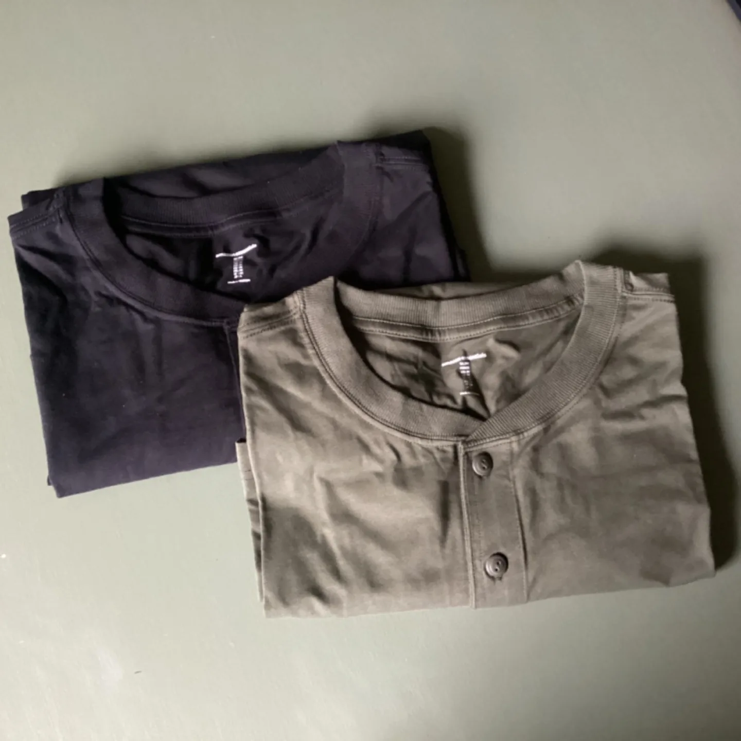 Amazon Essentials Men's 2-Pack Henley Shirts - Size M image indicator(4)