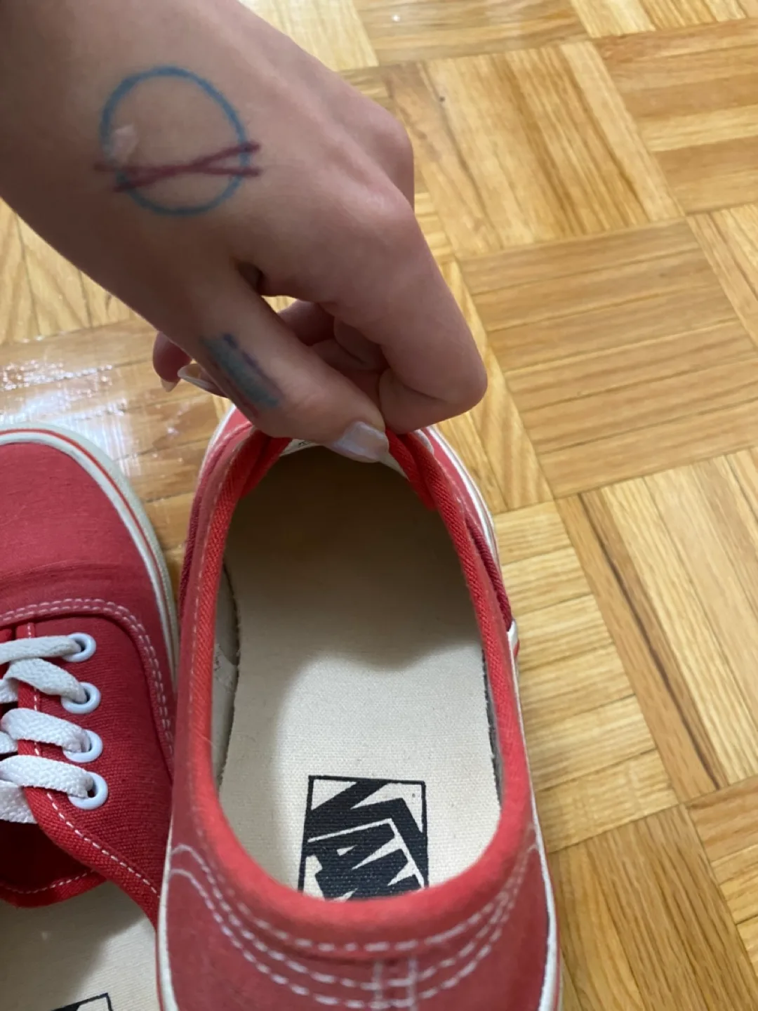 Red Vans shoes image indicator(3)