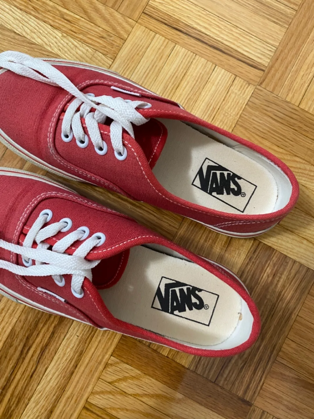 Red Vans shoes image indicator(2)