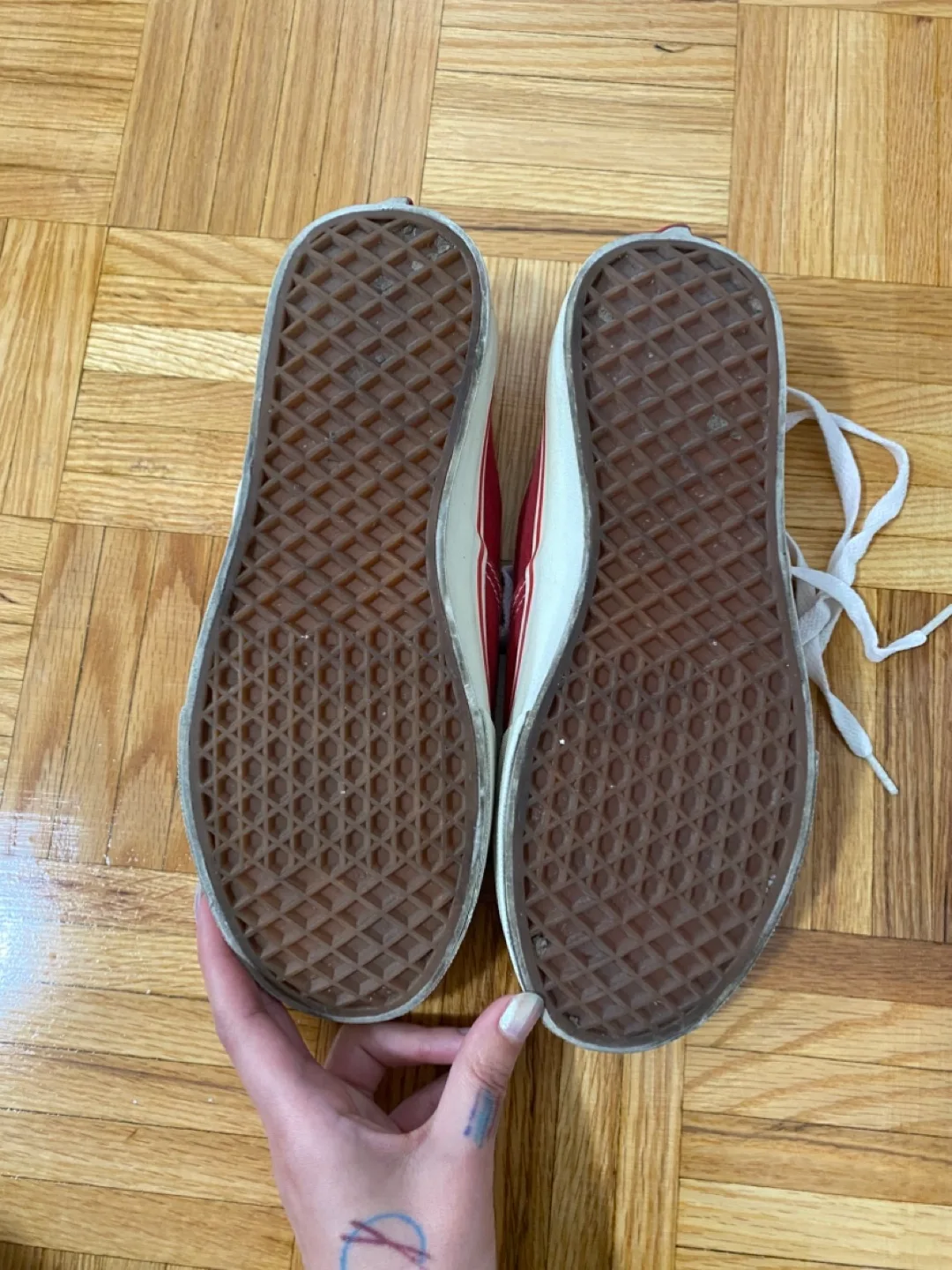 Red Vans shoes image indicator(4)