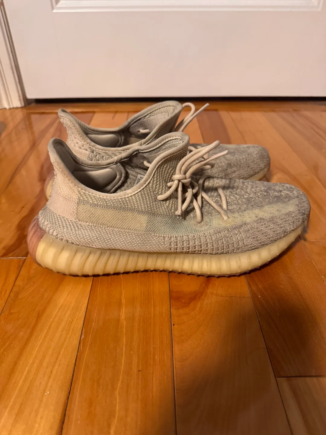 Adidas Yeezy Boost 350 V2 thumbnail