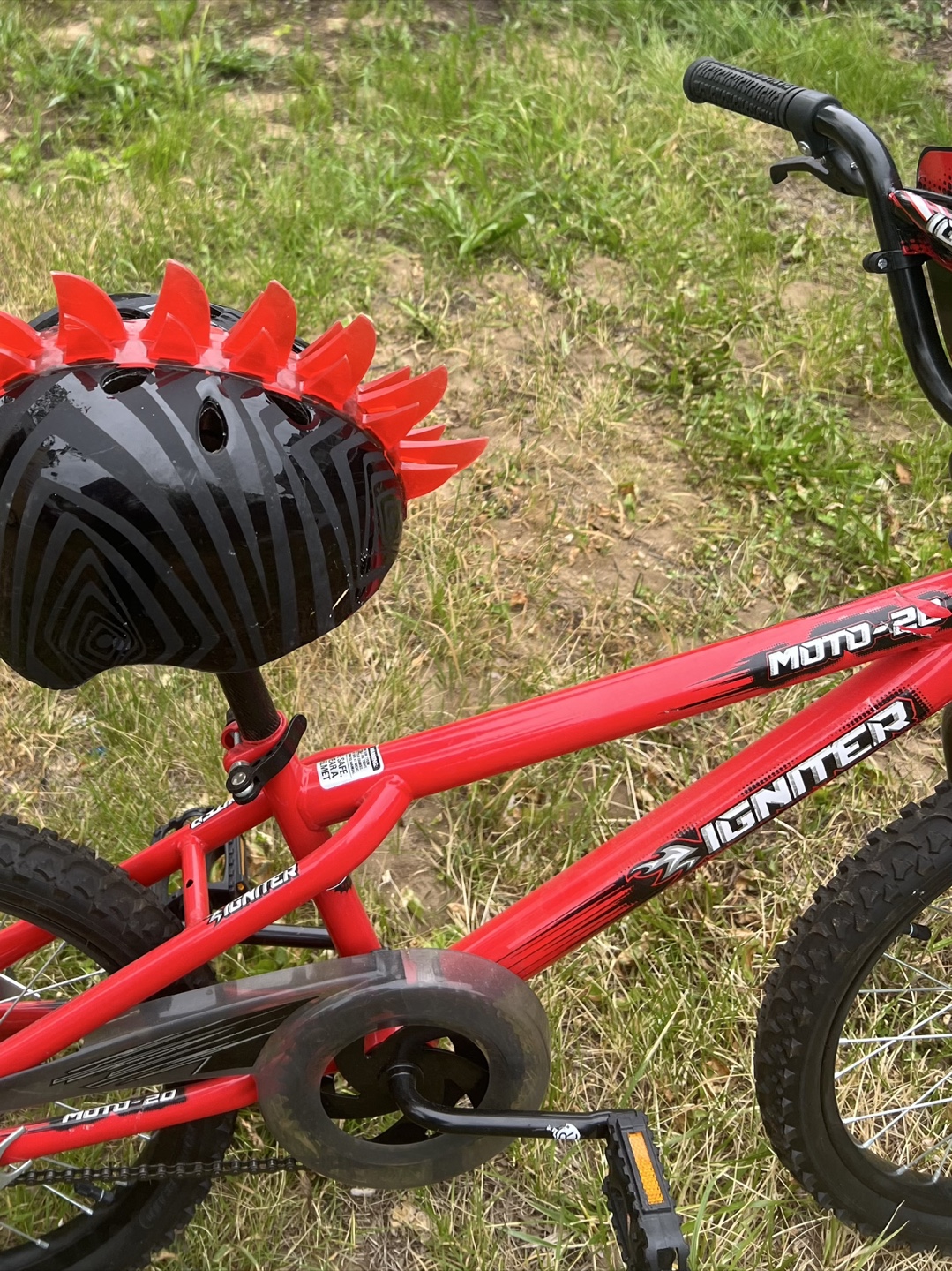 Igniter Moto-20 Kids Bike with Training Wheels