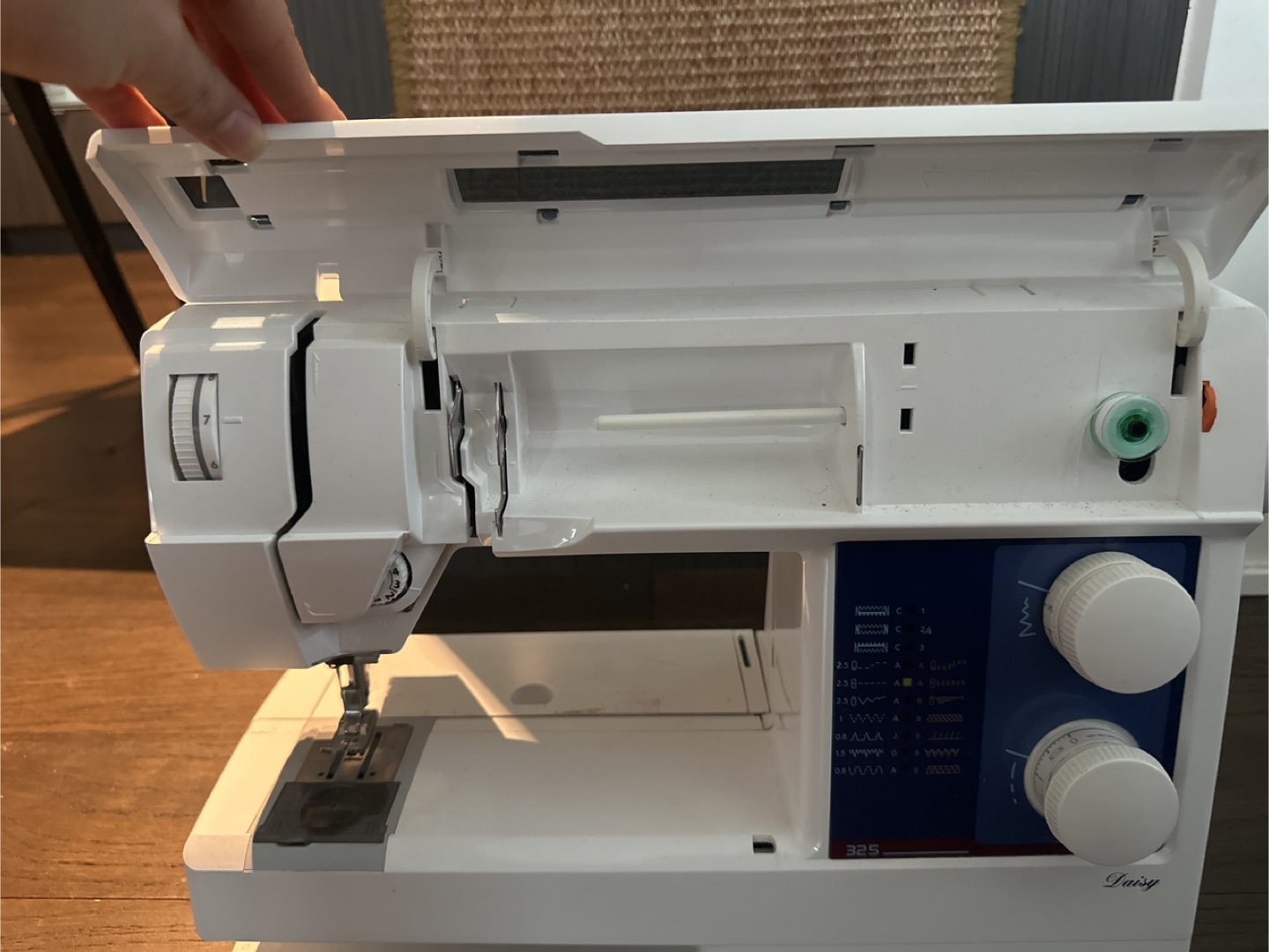 Sewing Machine by Husqvarna Viking - photo 2