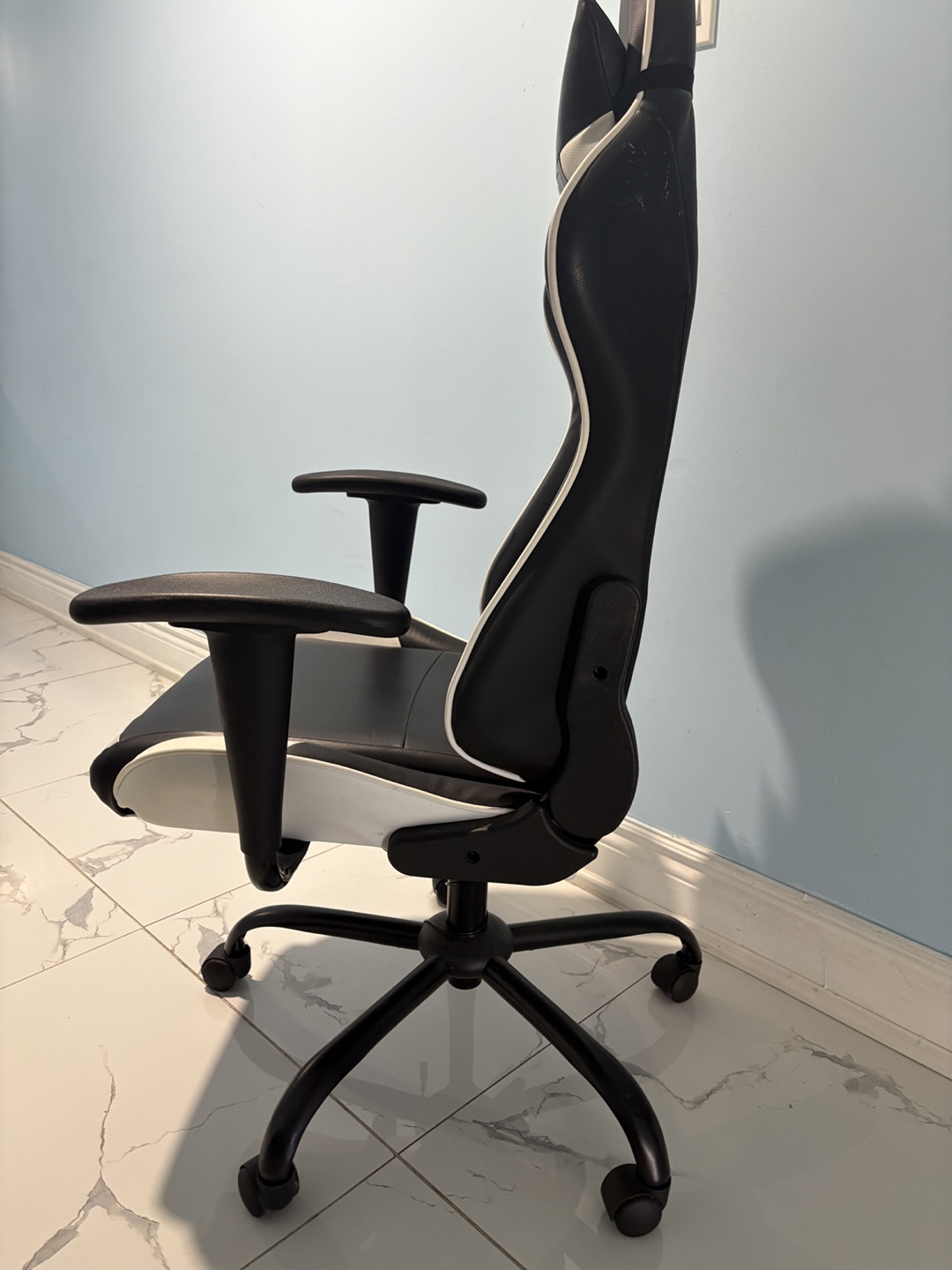 Black and White Gaming Chair - photo 2