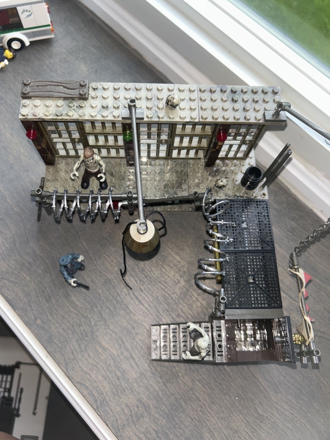Mega Bloks 06857 Call of Duty Zombies Prison Playset - photo 2