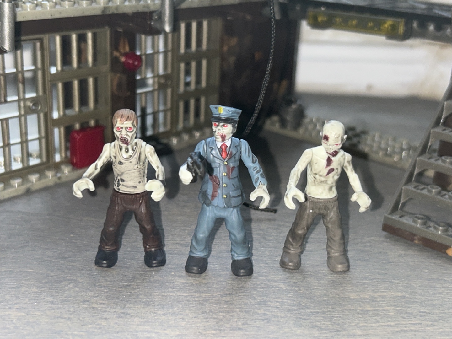 Mega Bloks 06857 Call of Duty Zombies Prison Playset - photo 5