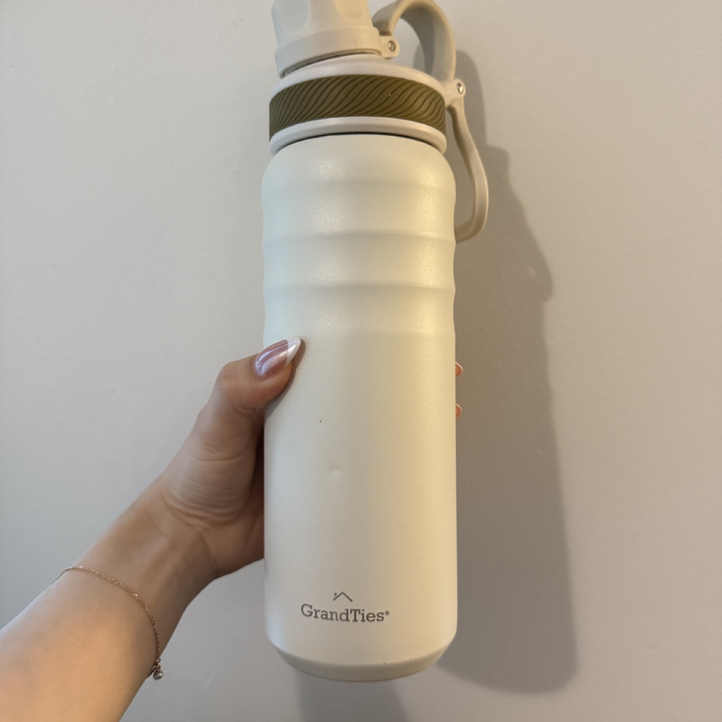 GrandTies 32oz Water Bottle used