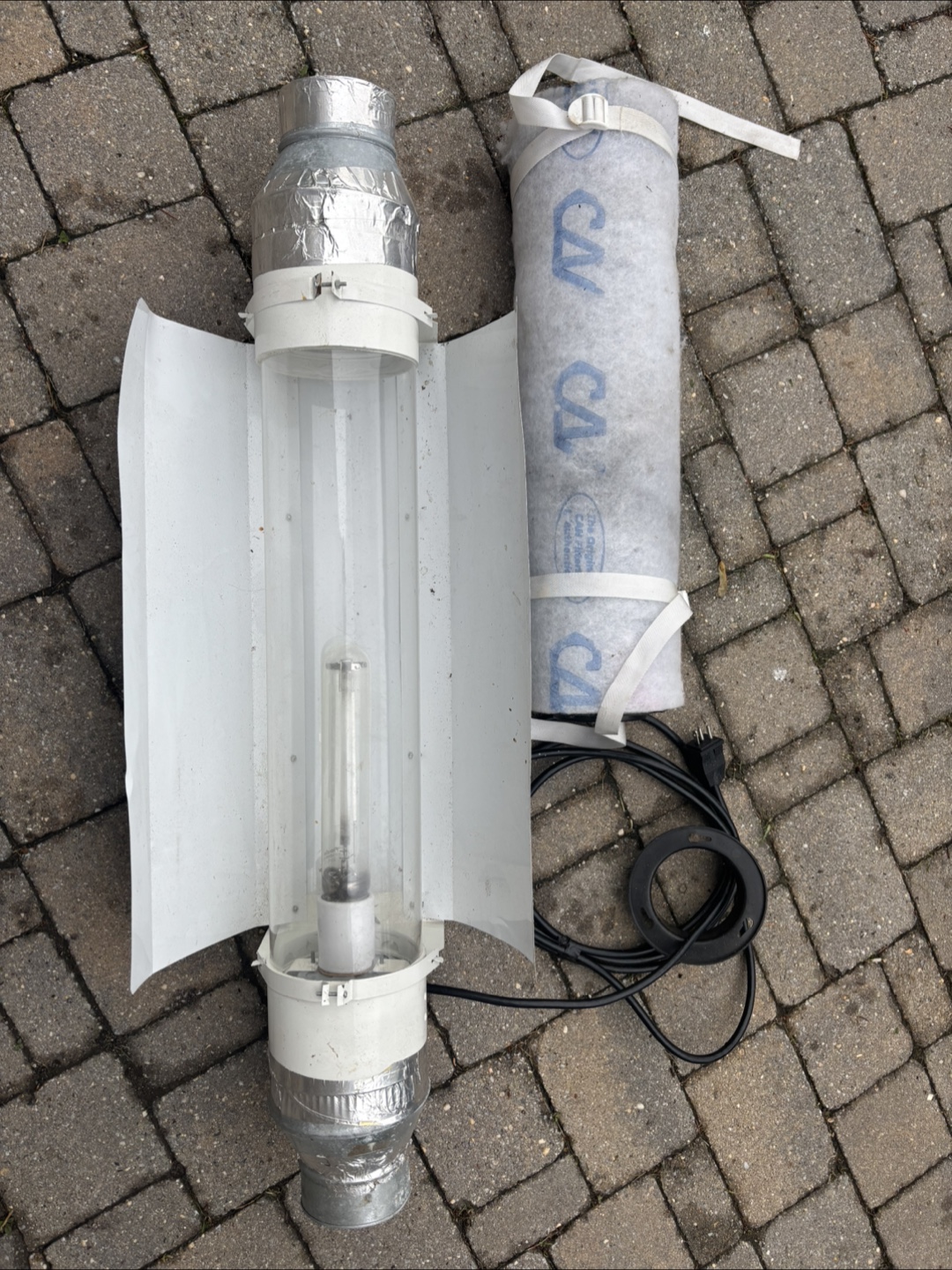 Hydroponic grow light with filter