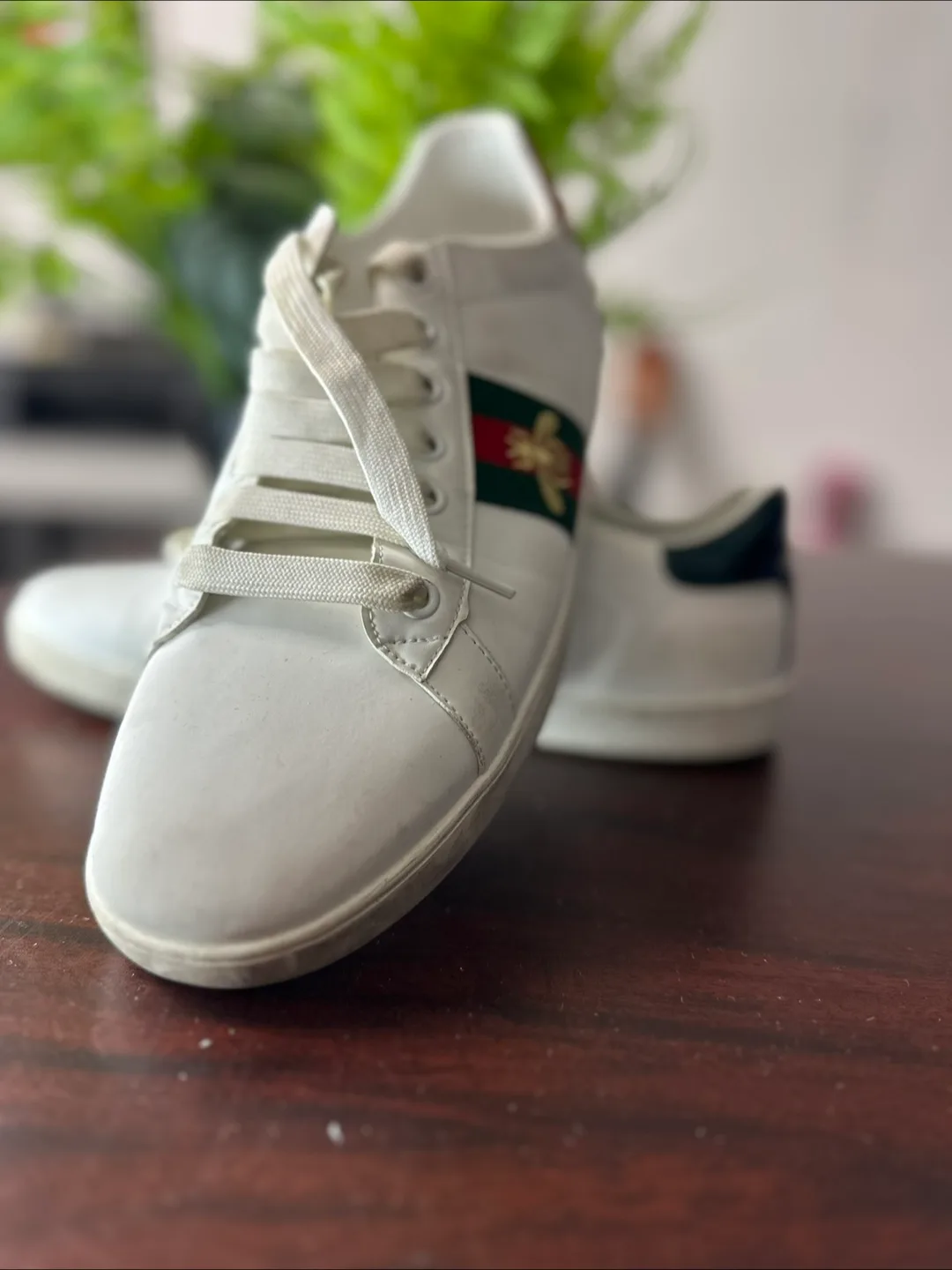 Authentic Gucci Ace Sneakers - White Leather with Bee thumbnail